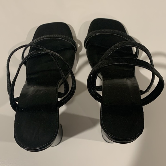 Heels - Picture 4 of 4